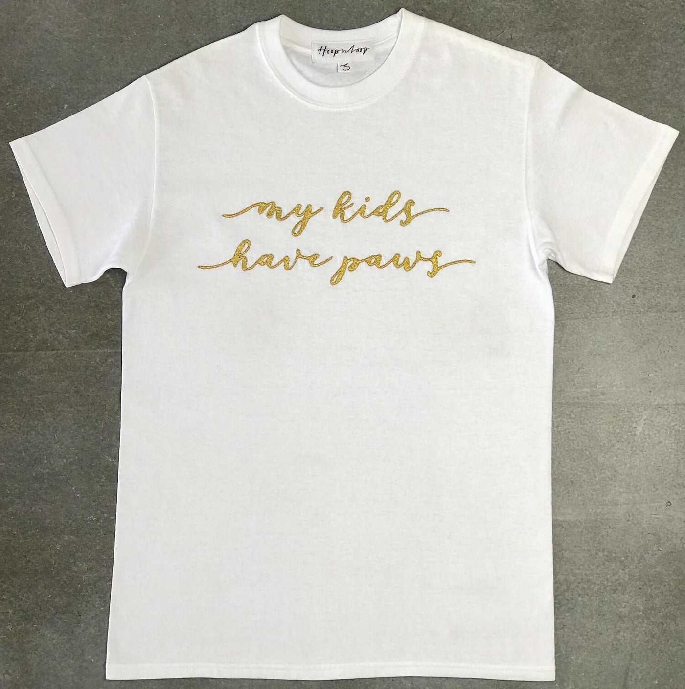 EMBROIDERED WHITE T-SHIRT MY KIDS HAVE PAWS